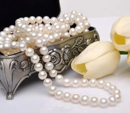 

Wholesale charming 8-9mm natural White Pearls Necklace 28 inch 14K gold clasp