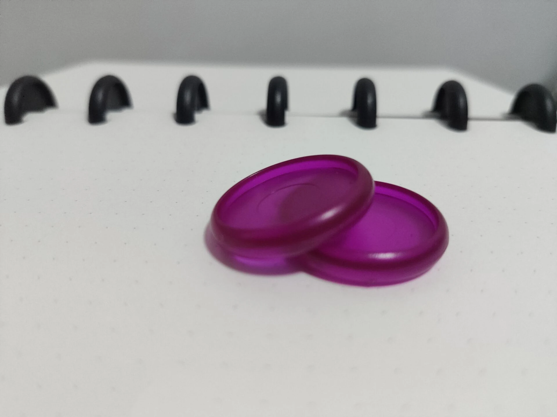 purple 28mm 18/24/28 мм Цветной гриб отверстие диск дуги лампы в форме свечи узор диск-переплета Office с отрывными листами зажимное кольцо блокнот связующего диски пряжки - Цвет: purple 28mm