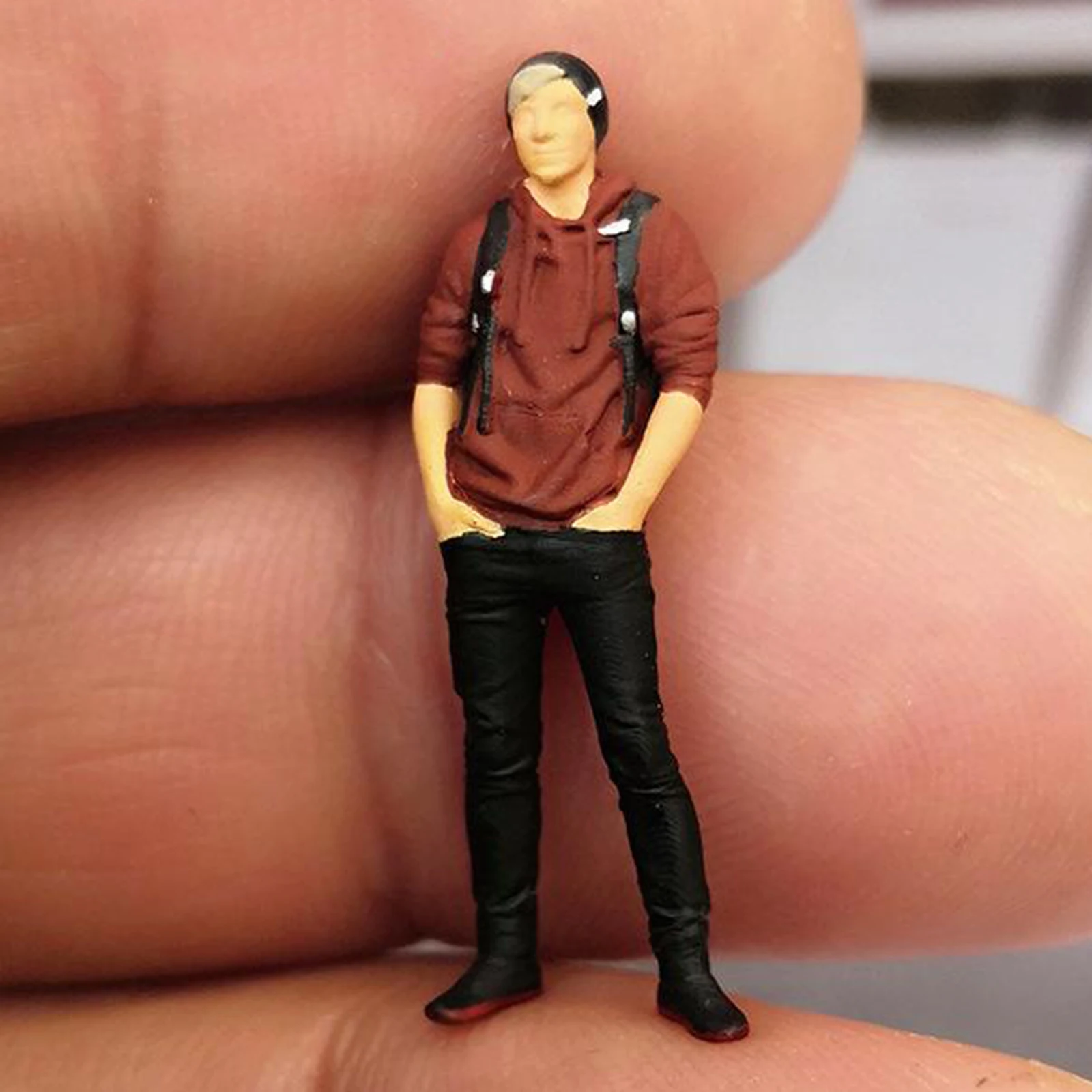 1:64 Scale Model Mini Figure Tourist Backpack Doll Miniature Street Scene Train Layout Collectibles Resin Realistic Painted Doll