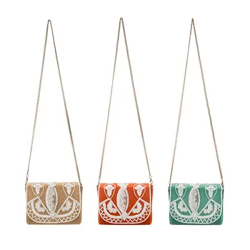 

2020 Spring，Women Shoulder Bags，Closure on the front flap, with details on the entire surface, chain shoulder strap，AMN-BO102