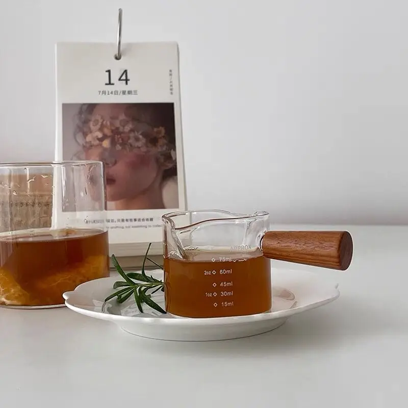 Wooden Handle Glass Measuring Cup High Borosilicate Glass Heat-Resistant Japanese Milk Cup Coffee With Scale Water