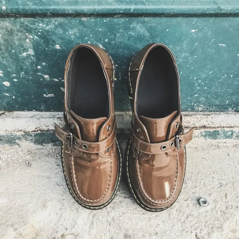 

Retro rough single shoes female metal buckle rivets small leather shoes female head low heel Mujer Chaussure Femme Z15-34