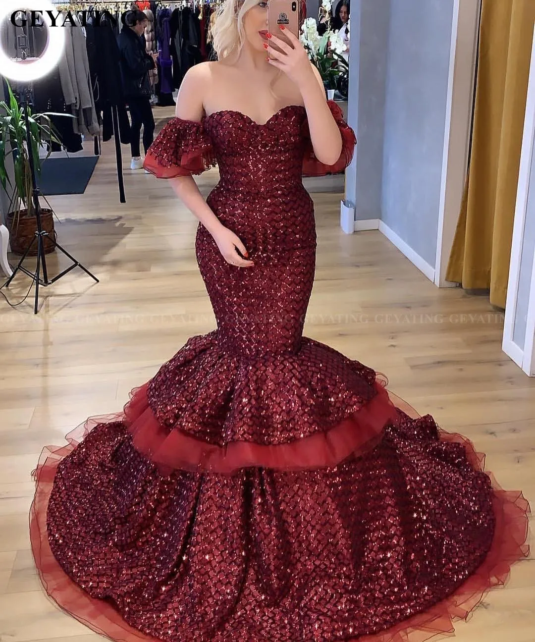 

Elegant Burgundy Sequin Arabic Mermaid Evening Gowns Plus Size Off the Shoulder Long Prom Dresses 2020 Ruffle Women Formal Dress