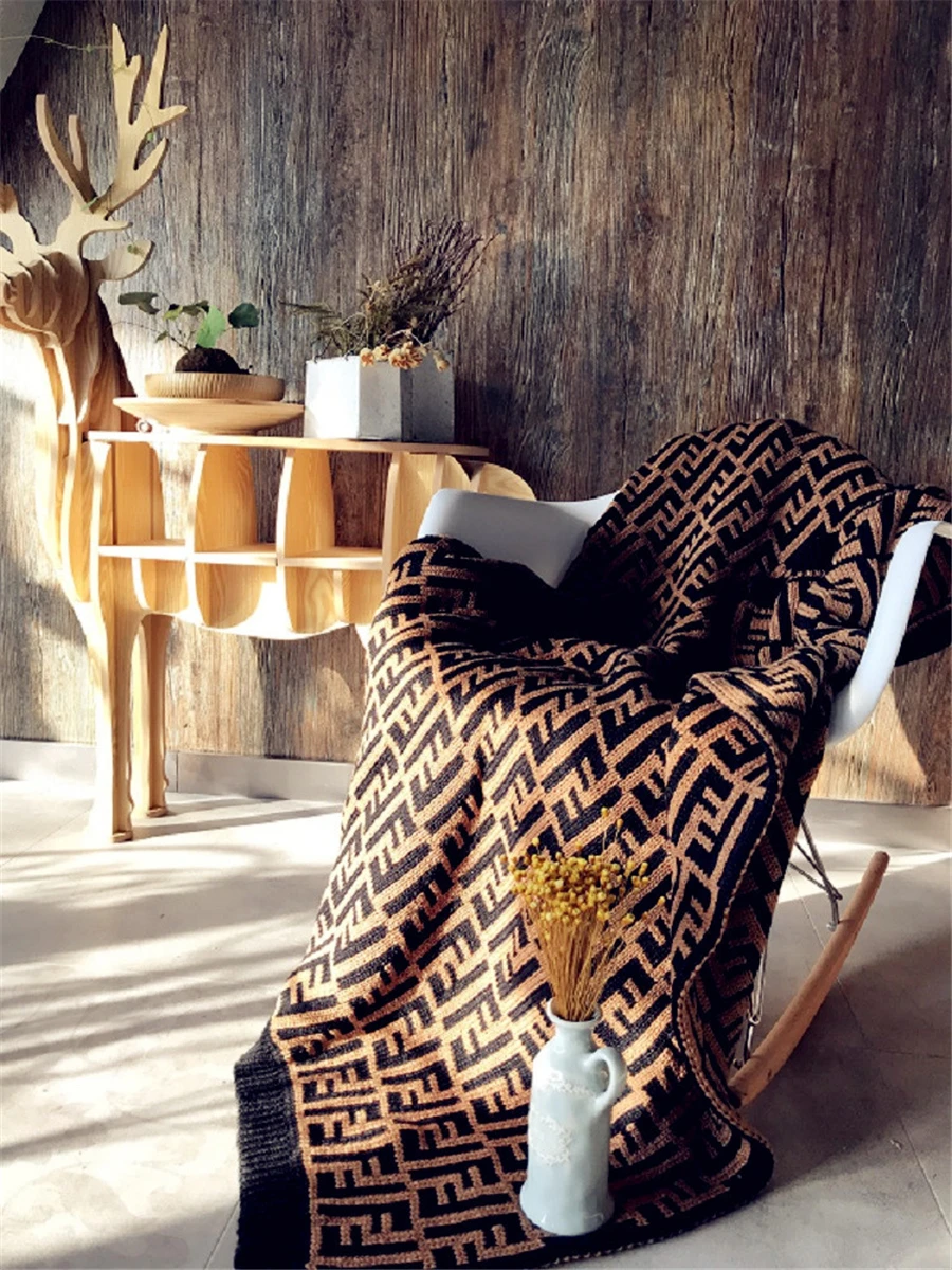 

European aristocratic luxury FF letter blanket retro double-knit air conditioning sofa blanket