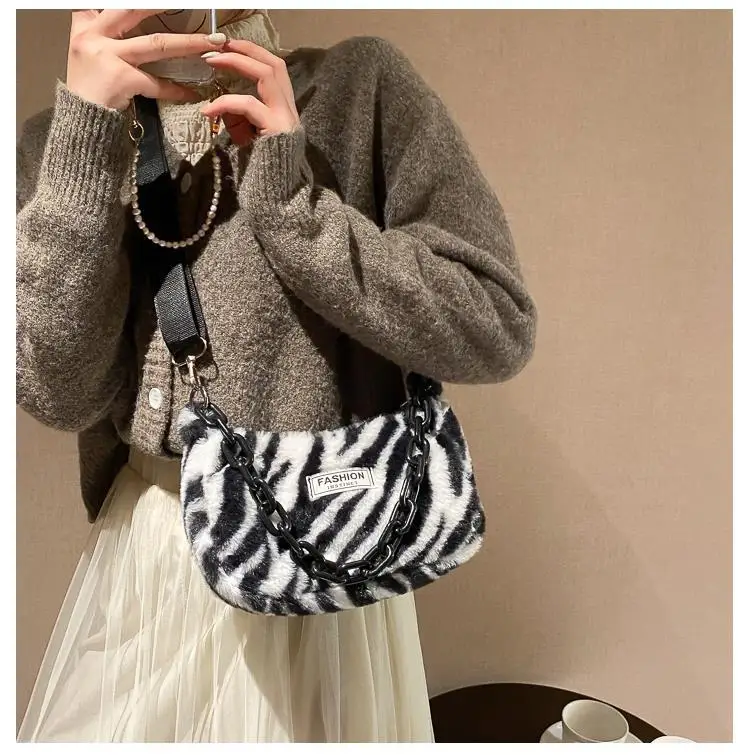 wristlet keychain Fashion Women's Zebra Pattern Mini Shoulder Bags Female Winter Plush Underarm Bags Vintage Leopard Zebra Pattern Fluffy Tote Bag purse