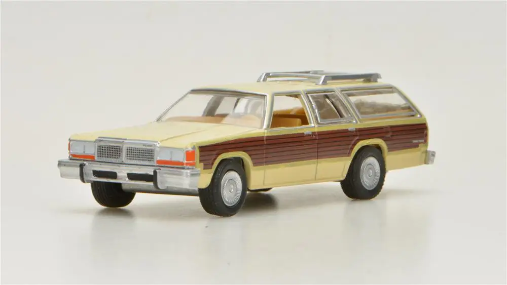 1: 64 1987 Ford LTD Crown Victoria Wagon модель автомобиля