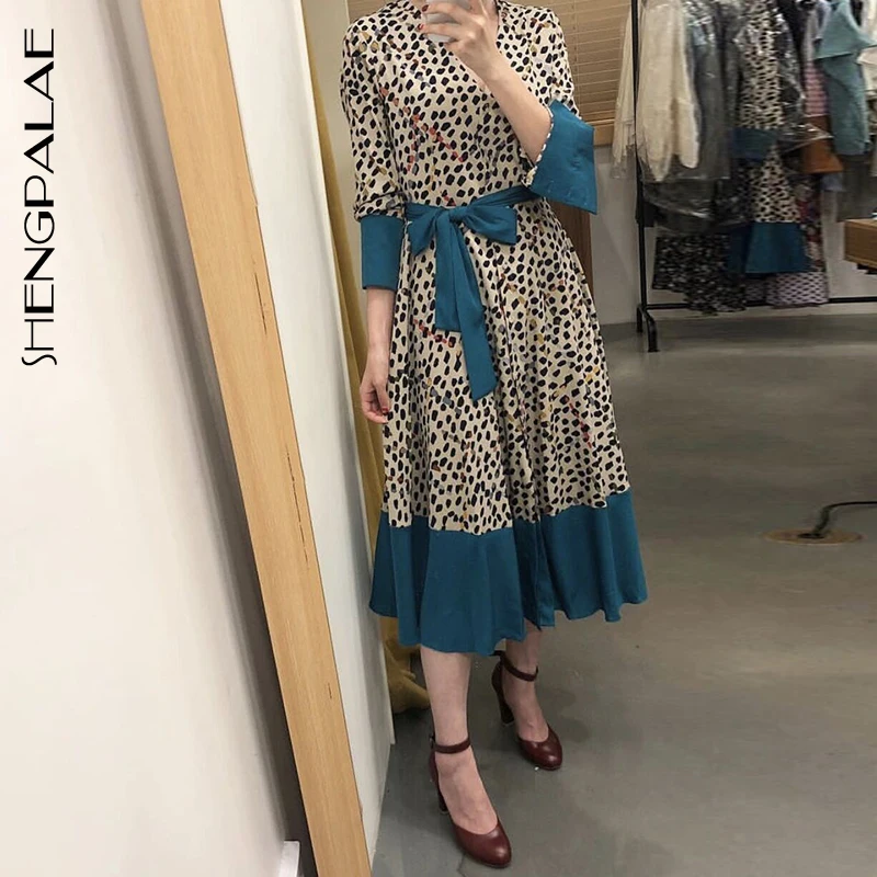 

SHENGPALAE New 2019 Autumn Korea Style Full Sleeve Patchwork Dots Sashes Mid-calf V-neck Single Breasted Women Loose Dress FR922