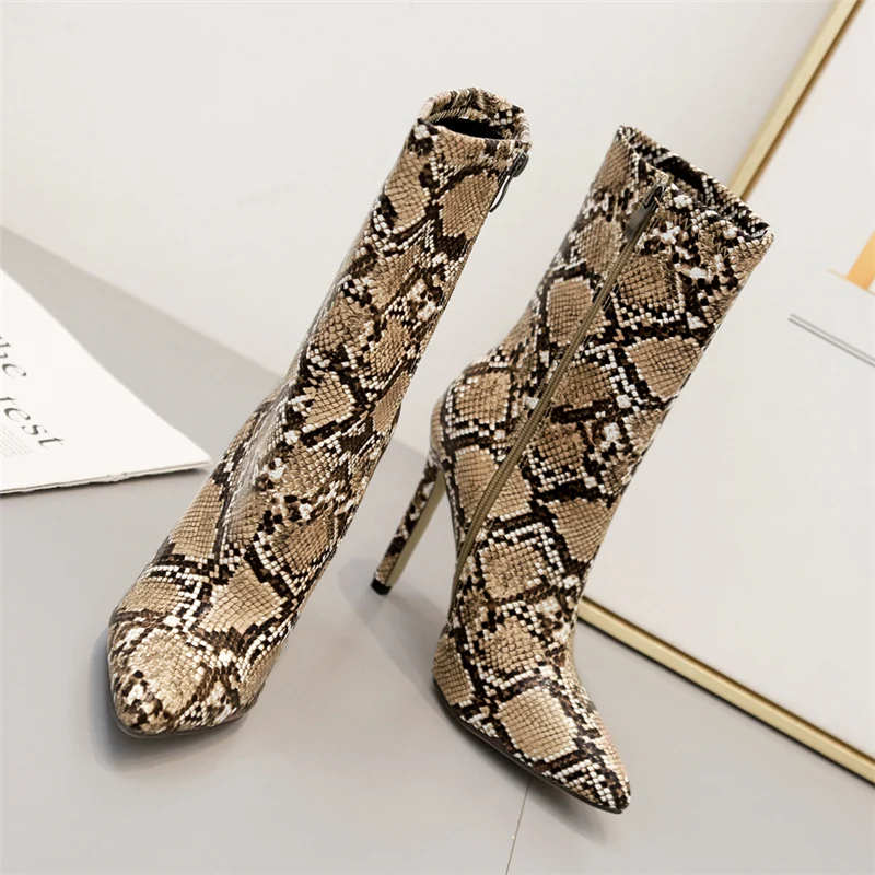 899A0395