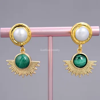 

GG Jewelry Freshwater Cultured White Pearl Coin Green Malachite Stud Earrings