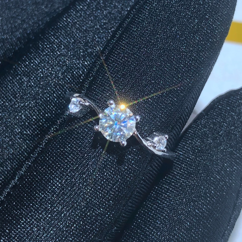 

New Product Promotion Moissanite 0.5ct Hardness 9.3, diamond substitutes, can be tested by instruments. Popular jewelry