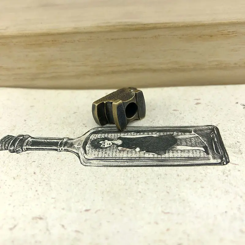 EDC инструменты латунные ножи бусины латунь мини наковальня модель бусы на шнурок Паракорд нож инструмент кулон#191