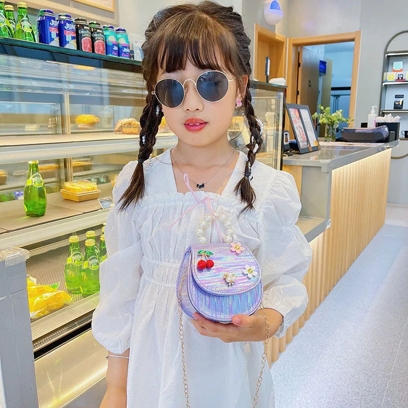 Рисунок 3 - Прекрасная детская сумка-клатч в виде принцессы-вишни