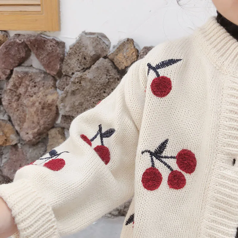 Осенне-зимняя одежда для маленьких девочек с рисунком вишни вязаный свитер-кардиган с вышивкой топы для девочек, одежда, свитер Детское пальто