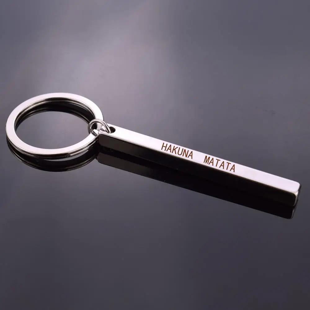 

Fashion Simple Design Men Women Metal Keychain Engraved Words Hukuna Matata Vertical Bar Keychain for Daughters Gifts