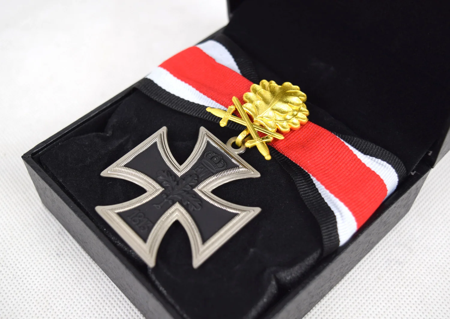 Reenactments German Iron Cross W OAK Leaf Gold Badge Medal Gold