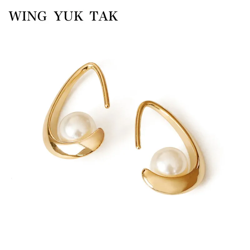 

wing yuk tak Gold Color Korean Earrings For Women Fashion Simulated Pearl Hopp Earrings Statement Jewelry Brincos