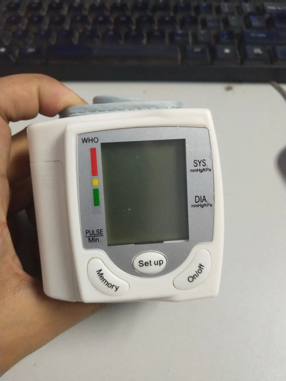Автоматический цифровой ЖК-дисплей, измеритель артериального давления на запястье, пульсометр, измеритель пульса, белый, удобный для переноски