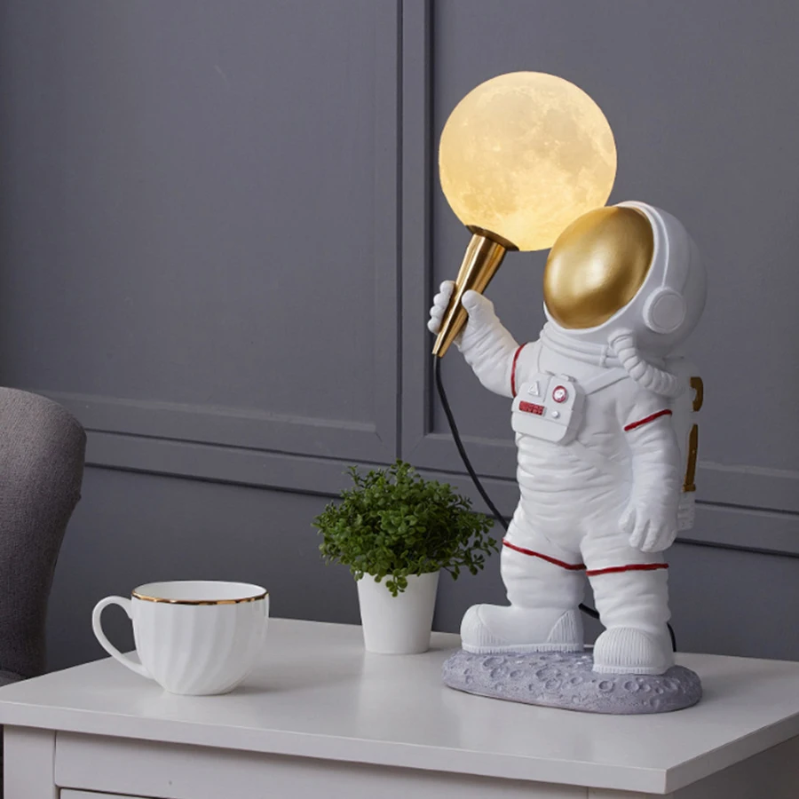 

Space Station Astronaut LED Table Lamps Children's Dream Creative Desk Lamp Baby Cartoom Bedroom Table Art Deco Resin Lunar Lamp