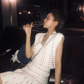 

Knitted Sweater Skirts 2 Two Piece Set Women V-Neck Luxury Skirt Set Outfit Spring Tracksuit Vintage Matching Sets Sleeveless