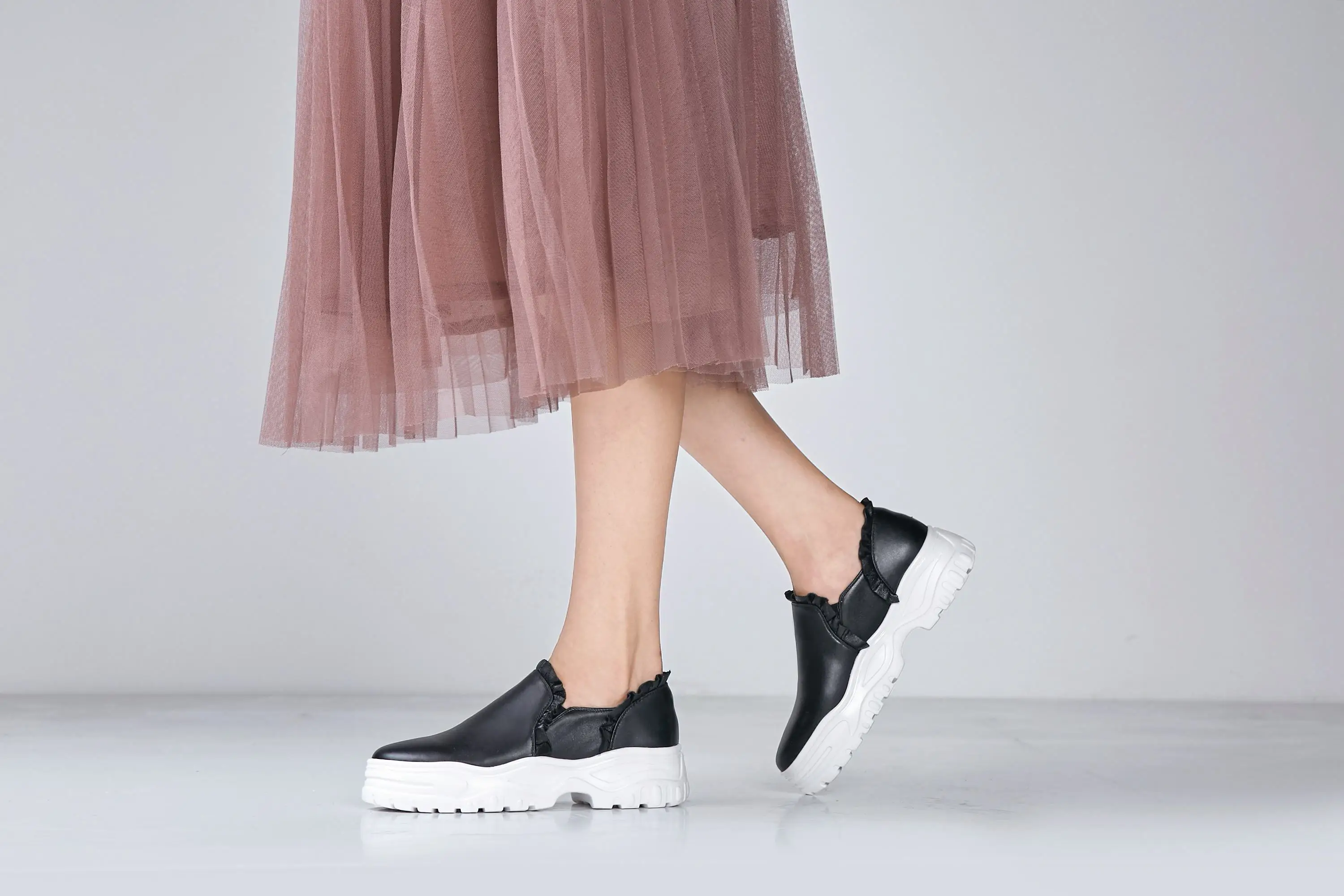 Krazing pot genuine leather ruffles decoration platform slip on round toe wedge women white sneakers casual vulcanized shoes L90