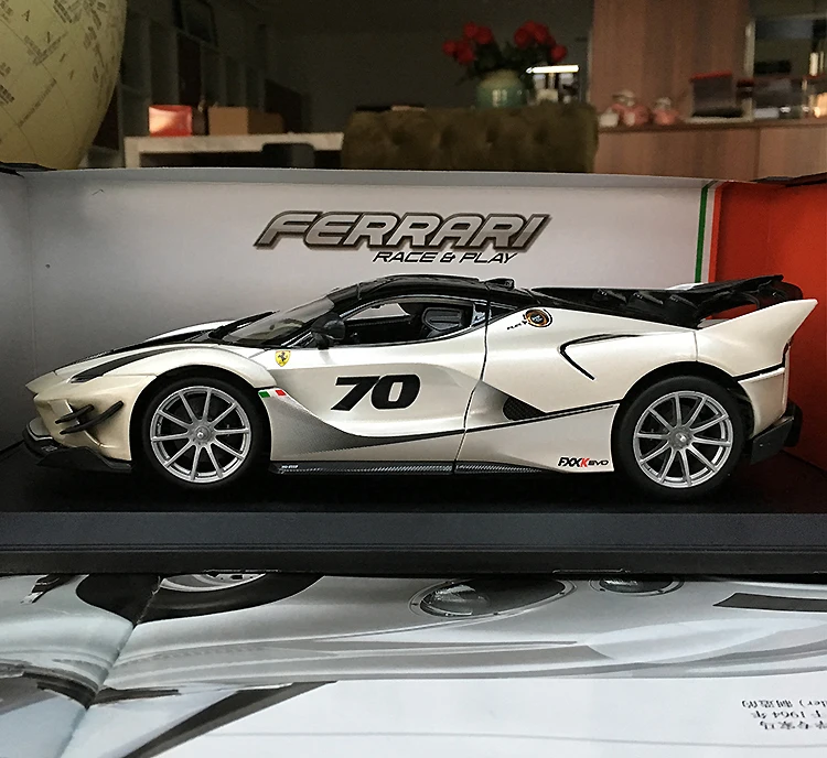 Модель автомобиля Fxx K Evo сплав открытая мебель дисплей украшения Рождественский подарок на день рождения - Цвет: metal white spot