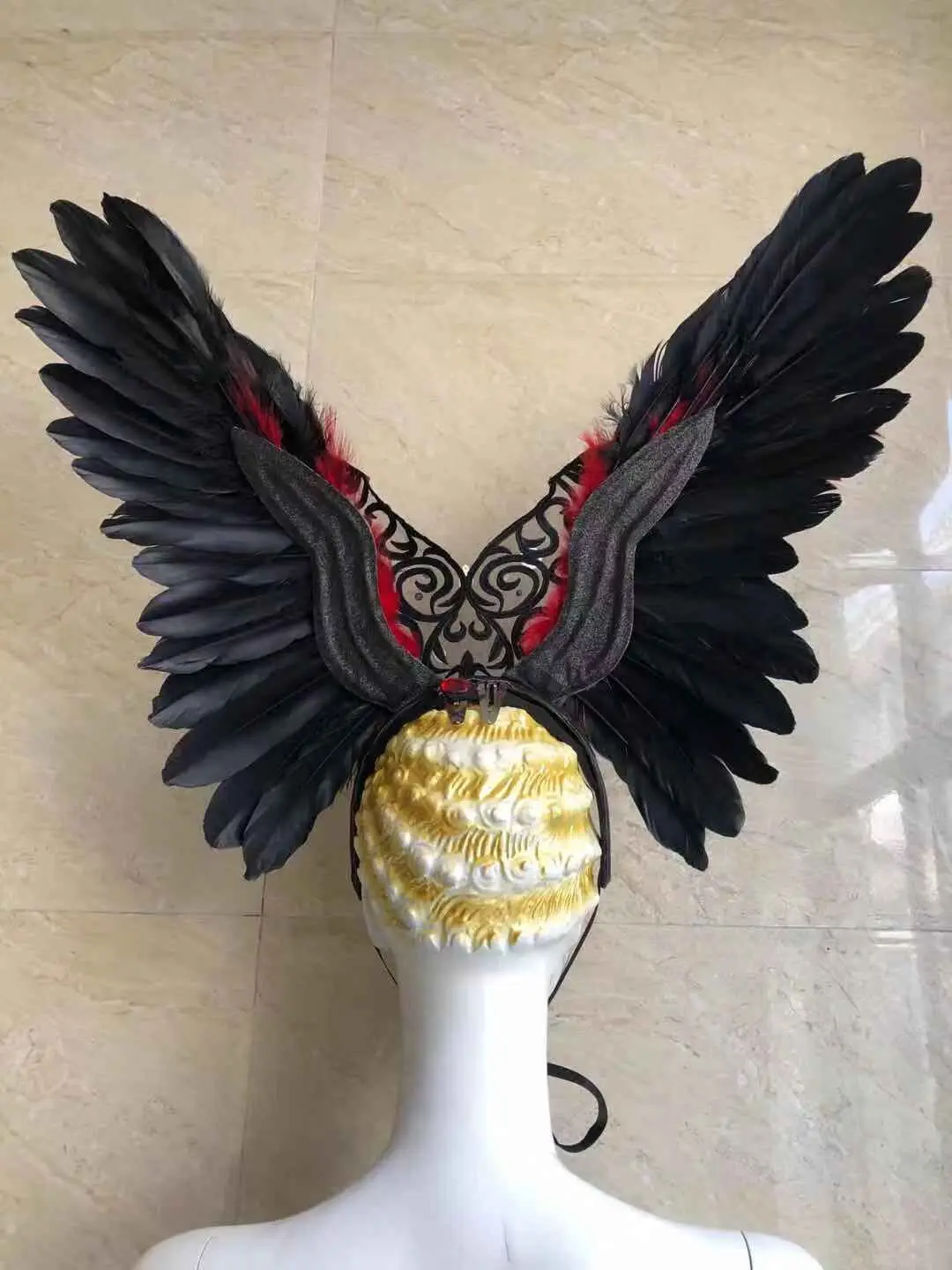 Lo spottacolo di danza copricapo di piume di accessori di abbigliamento La FESTA La Maschera IL Festival Пасхальная шляпа на Хэллоуин