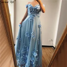 Синее платье с открытыми плечами, а также цветами ручной работы, вечерние платья без рукавов с жемчужинами; пикантные трапециевидные вечерние платья Serene Hill LA70189
