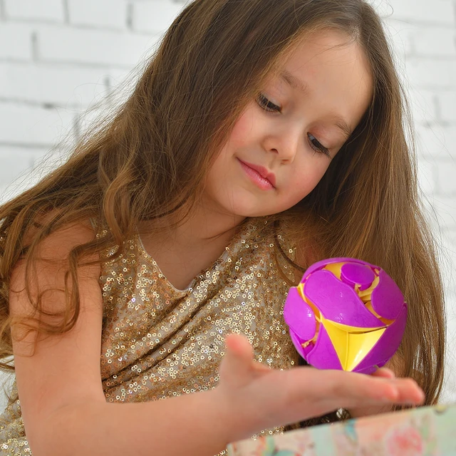 1Pcs Color Changing Ball Toy Hand Throwing Sensory Decompression Accessory for Kids / Adults Random Color 3