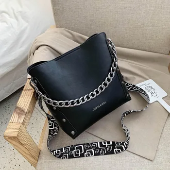 

High-quality women's bag 2020 new women's chain stiletto bag fashion wide shoulder strap bucket bag