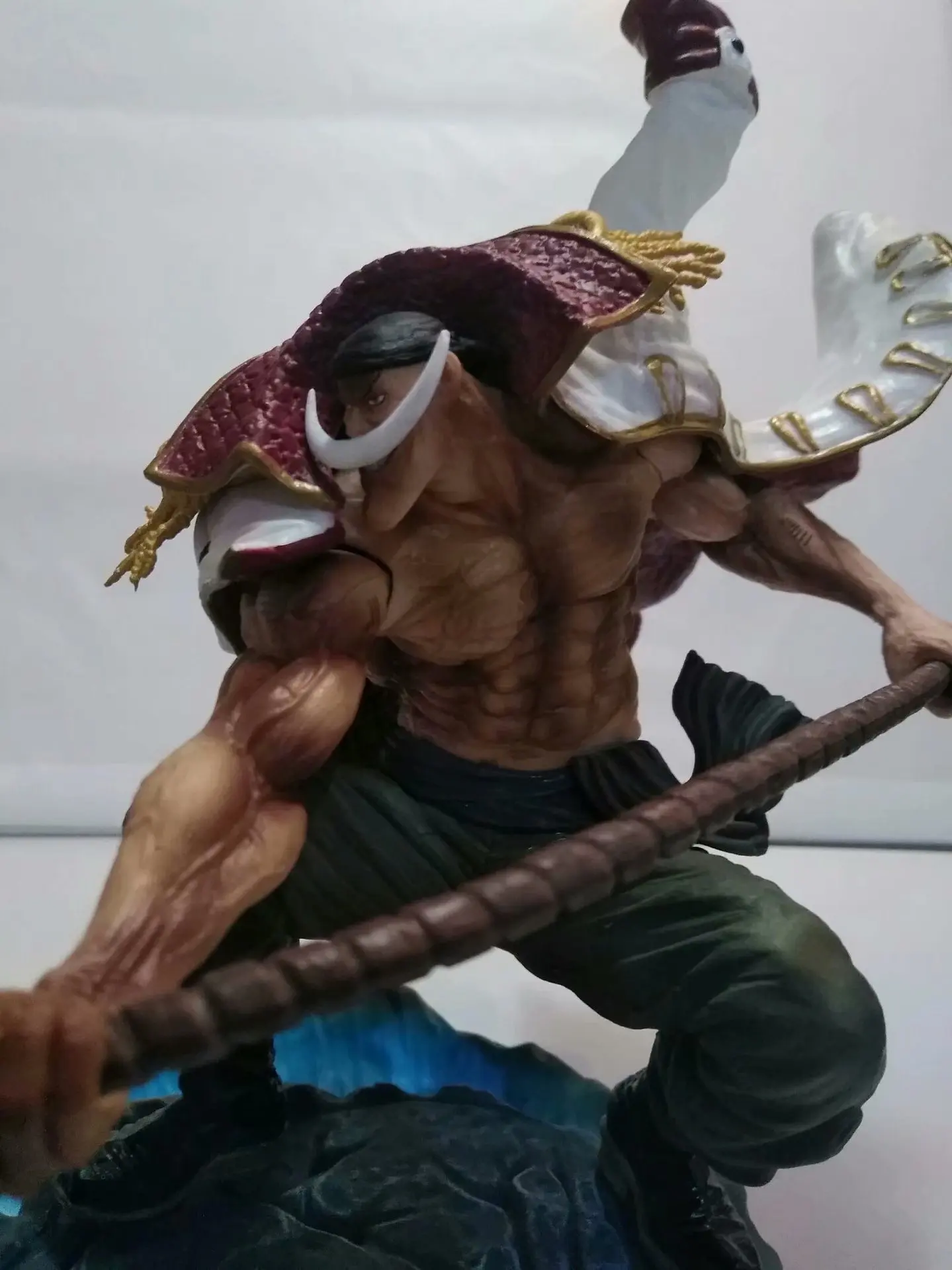 

One Piece Sledgehammer with White Beard GK White Beard C Reward Resonance Vibration Fruit Boxed Garage Kit Decoration Model