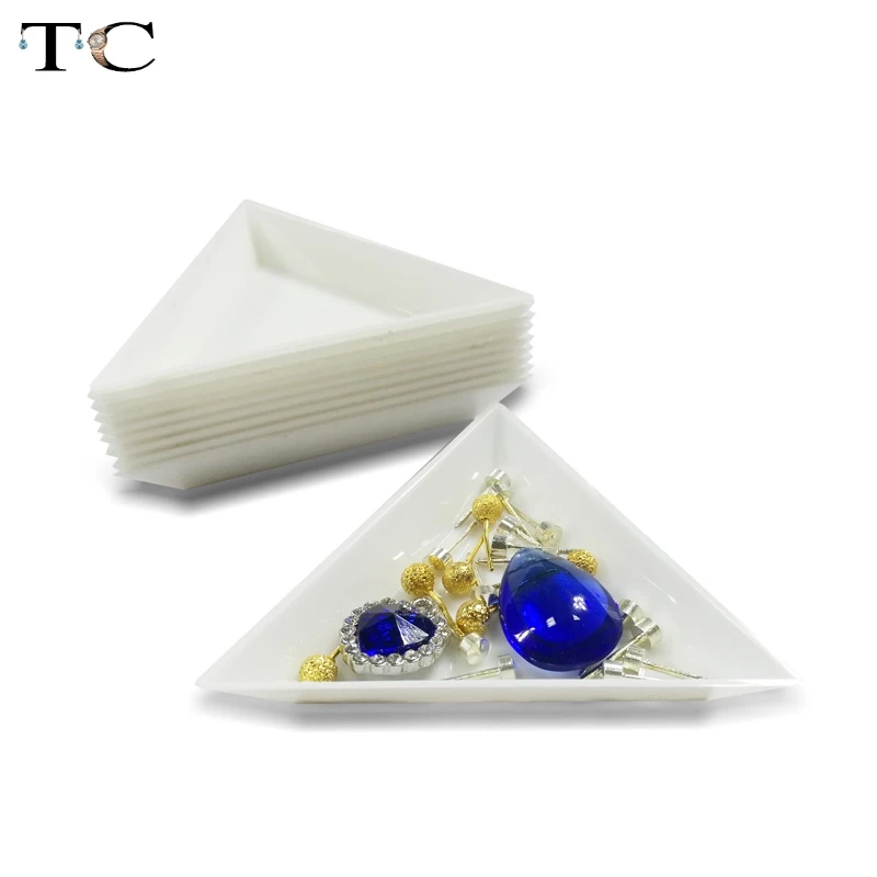 50pcs Triangle Plastic Rhinestones Beads Crystal Nail Art Sorting Trays