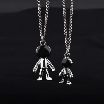 

Astronauts Necklace INS Wind Popular Brand Astronaut Small Robot Pendant Men and Women Hip Hop Cool Couples Ornament
