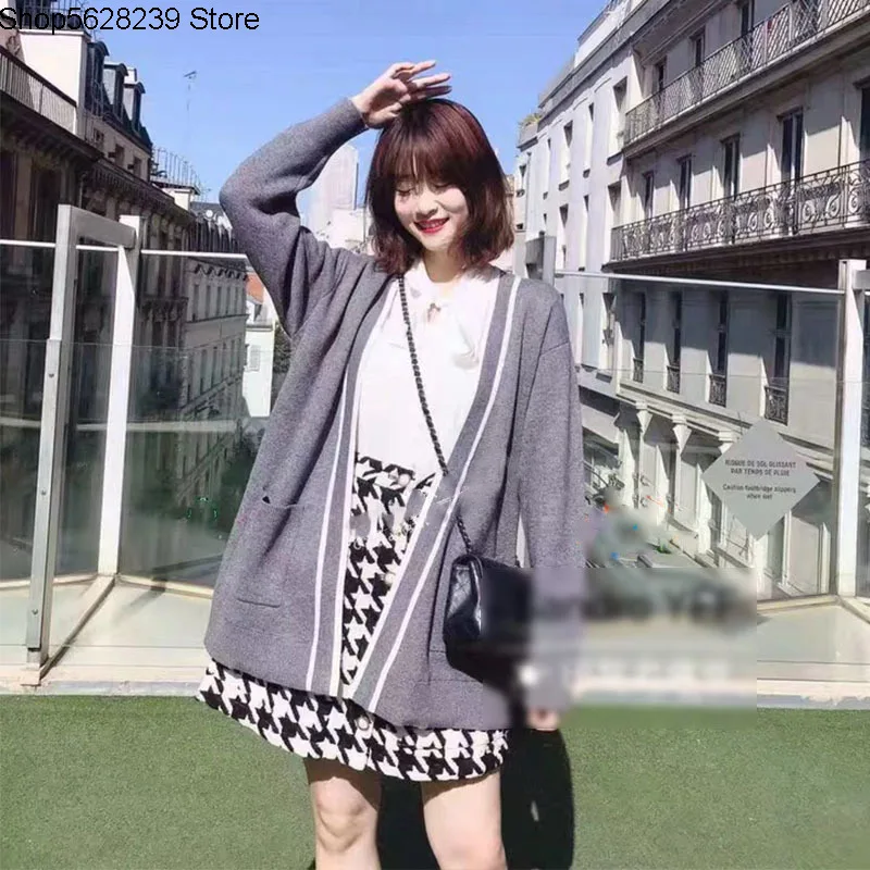 

Law Single 2020 Solid Color Simple Gray College Wind Loose Slim Knitting Cardigan Coat Woman