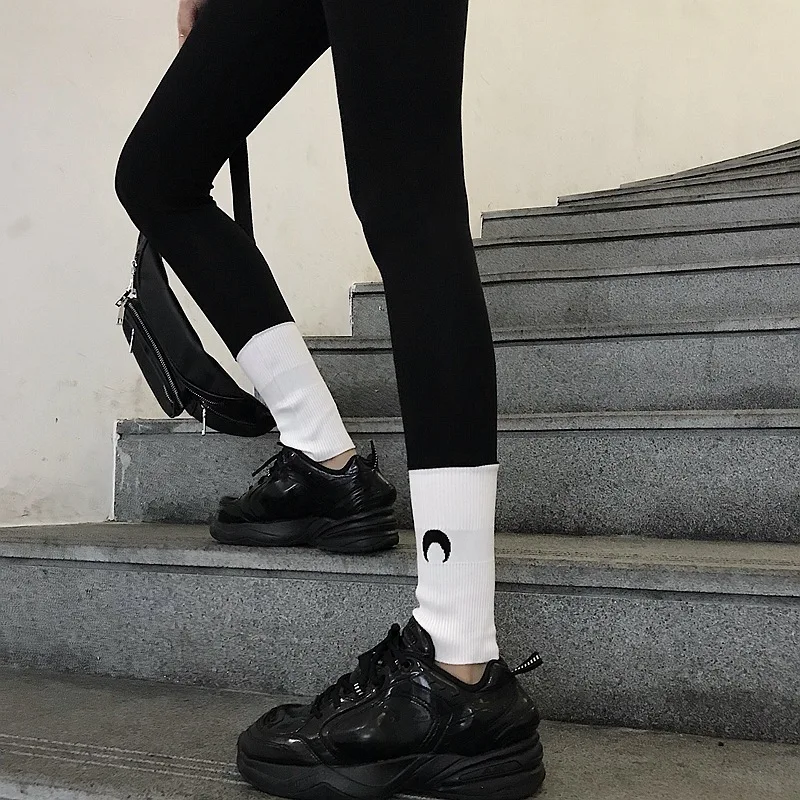

Photo Shoot 2019 Hong Kong Style Moon Printed Mid-length Short Sleeve T-shirt + Thin Crescent Leggings Set Fashion
