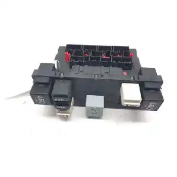 

3C0937049AE box RELES/fuses VOLKSWAGEN GOLF V saloon (1K1)