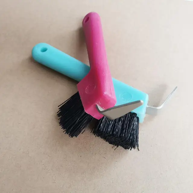 1pc Anti-Slip Soft Grip Hoof Pick Rubber With Brush Plastic Horse Hoof Care Grooming Horseshoe Brush Professional Cleaning Tools 4