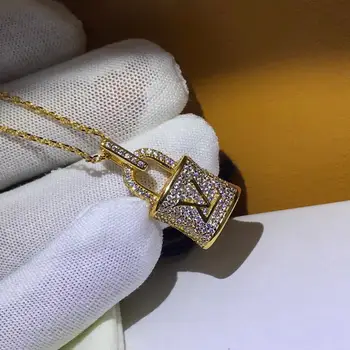 

2020 new creative lock gypsophila diamond necklace with letters pendant necklace fashion jewelry gifts for the object