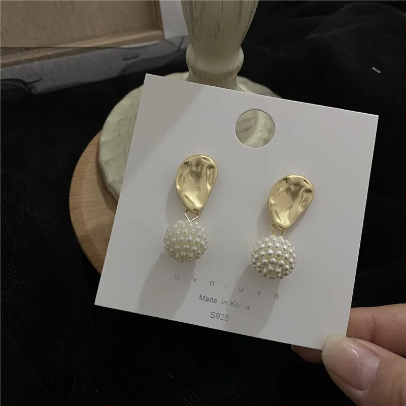

2020 New Super Fairy Kong Style Retro Earrings Korean Temperament Ins Frosty Wind Stud Earrings