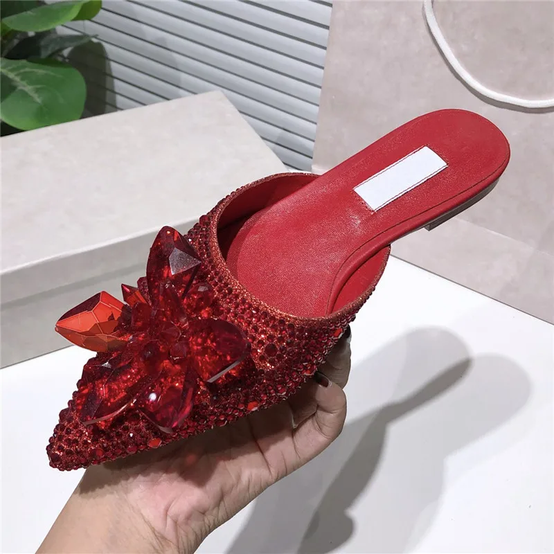 red Пикантные шлепанцы с кристаллами; Femme; домашние тапочки с острым носком; роскошные стразы; обувь из натуральной кожи; женские модные летние шлепанцы - Цвет: red
