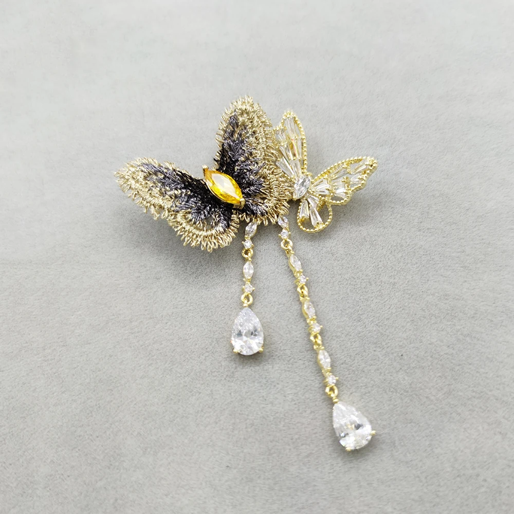 Blucome 2021 New Design Crystal Butterflies Brooch Corsage for Women Girls Wedding Party Accessories Gift Luxury Butterfly Pins