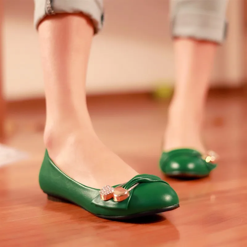 

LLOPROST KE Round Toe Rhinestone Soft Leather Women Flats Brand Shoes Woman Boat Shoes Casual Ladies Flats Plus Size 30-47 MY123