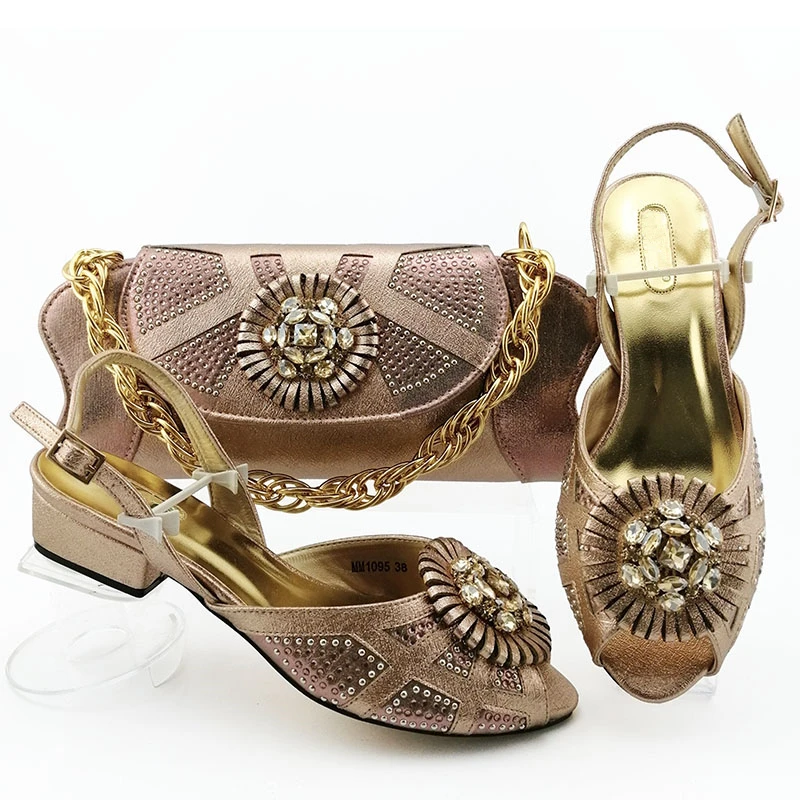 Итальянский комплект из туфель и сумочки высокого качества на низком каблуке, нигерийский женский свадебный комплект из туфель и сумочки, украшенные стразами, элегантные туфли-лодочки