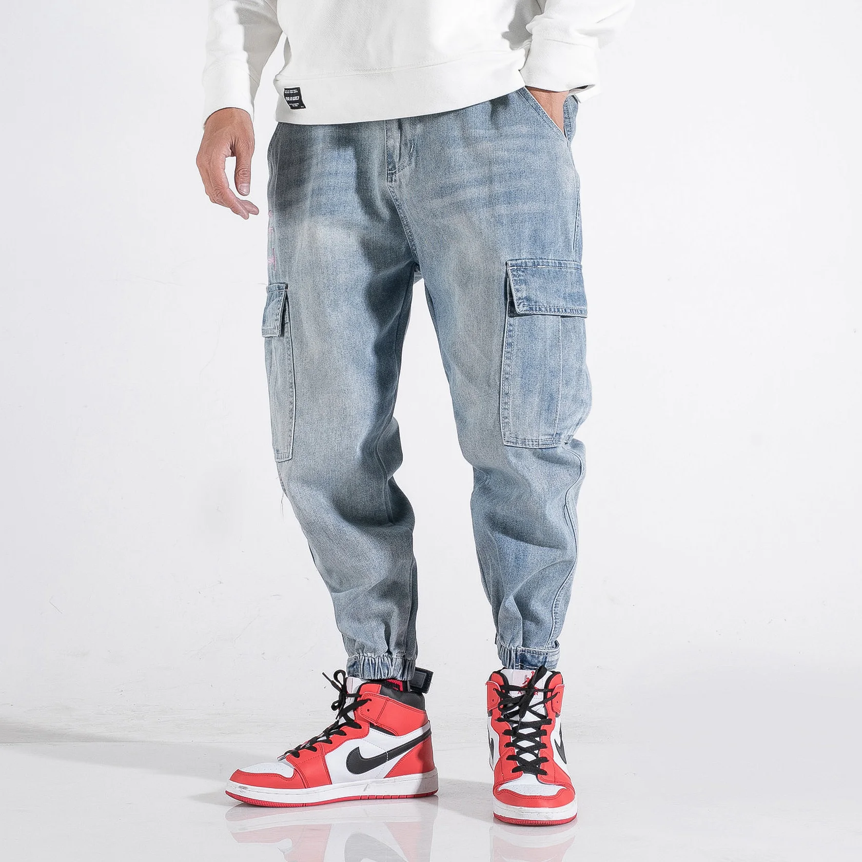 

Fashion Streetwear Men Jeans Loose Fit Light Blue Big Pocket Denim Cargo Pants Embroidery Designer Hip Hop Jeans Men Harem Pants
