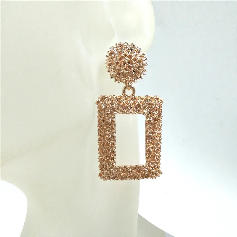 

Earrings made of heavy industry metal alloy with rectangular embossed flower earrings are popular in Europe and America