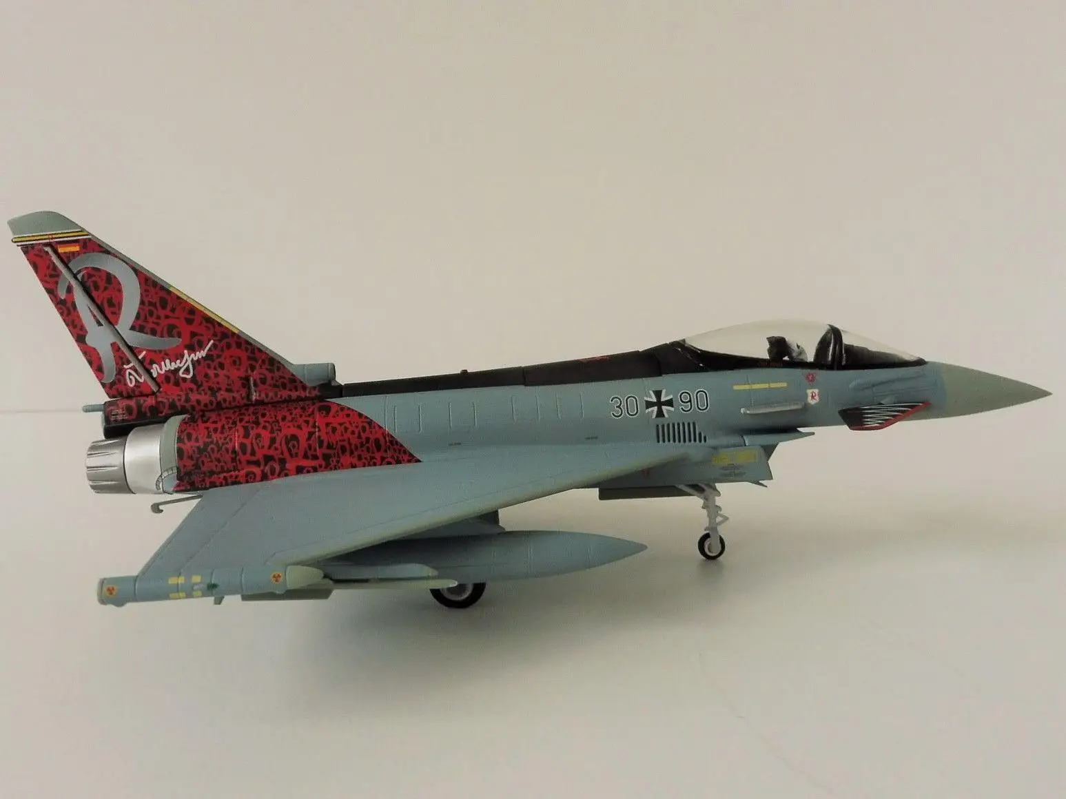 Герпа немецкие ВВС EF-2000 Eurofighter Typhoon 1/72 литье под давлением модель самолета