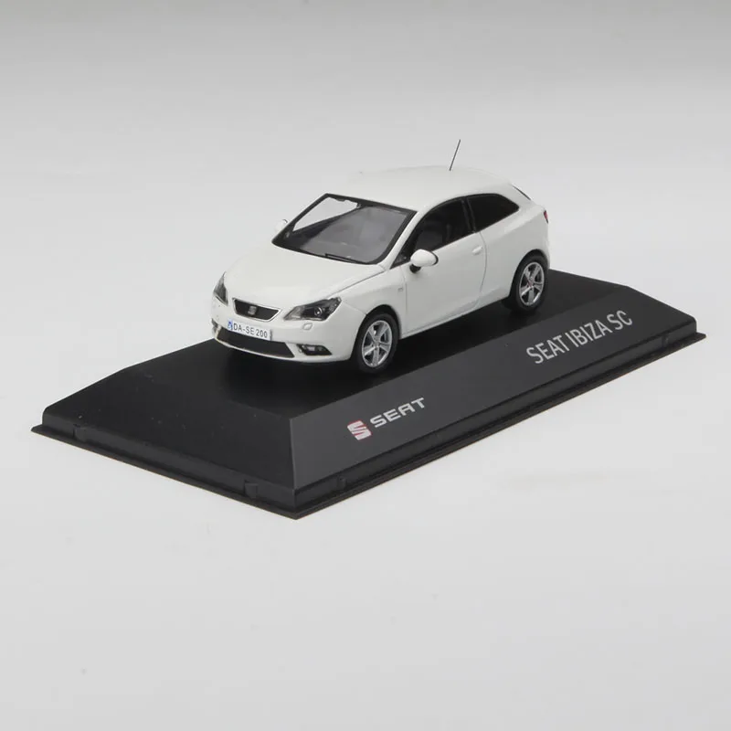 1/43 масштаб сиденье Леон Ибица sc модель автомобиля игрушка литья под давлением модель может быть использована как отправка детям подарки Модель Коллекция дисплей - Цвет: ibiza sc