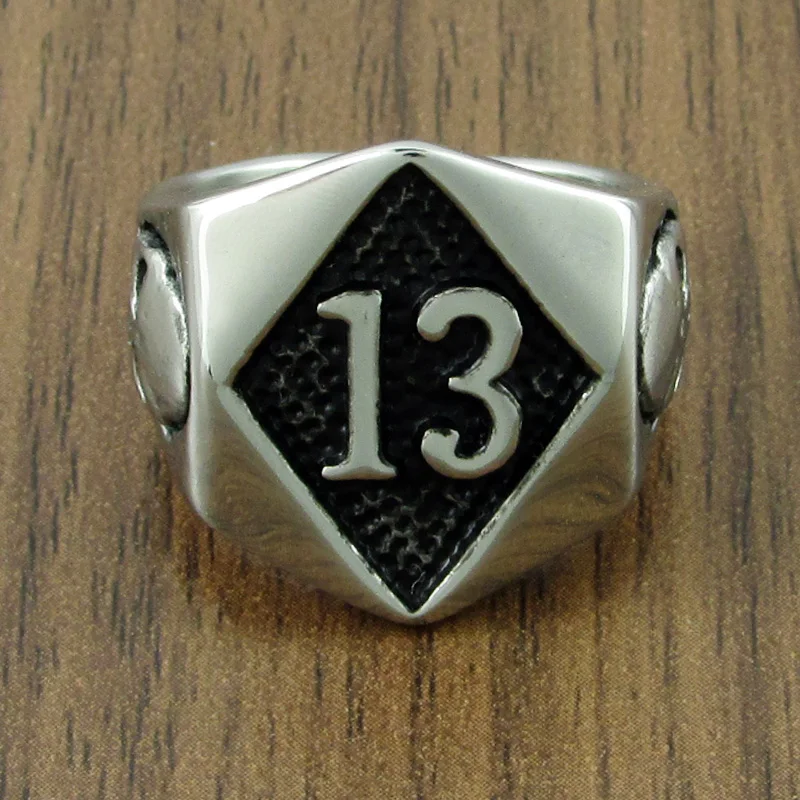 Мужское кольцо с черепом в стиле панк черное из нержавеющей стали 316L номером 13
