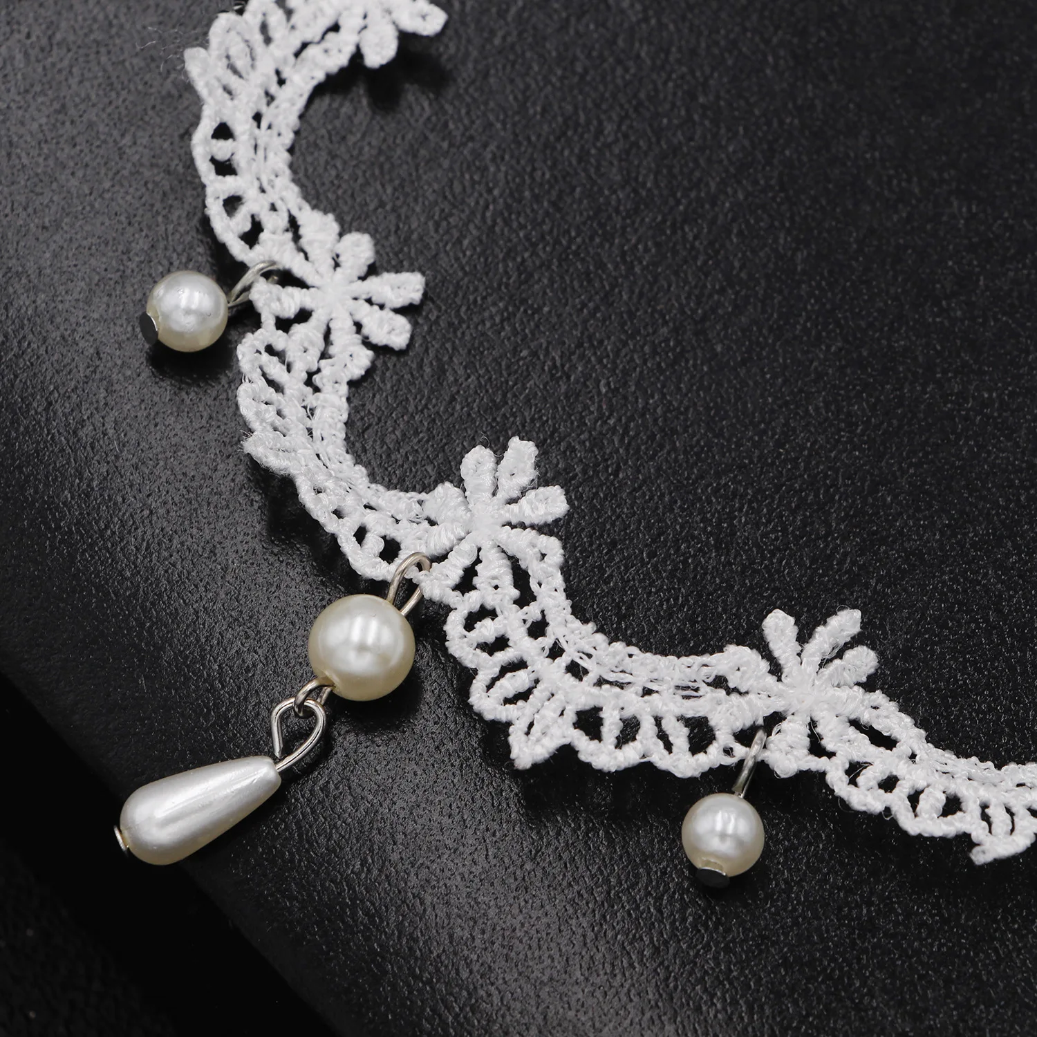 White Lace Applique Crocheted Choker with Pearl Pendant Vintage Flower Pattern Collar Necklace for Women and Girls Necklace