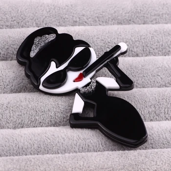 

FARLENA Fashion Lady With Cigarette Holder Acrylic Brooches Big Resin Cute Lady Tobacco Pipe Resin Brooch Pins Women Girl Gift