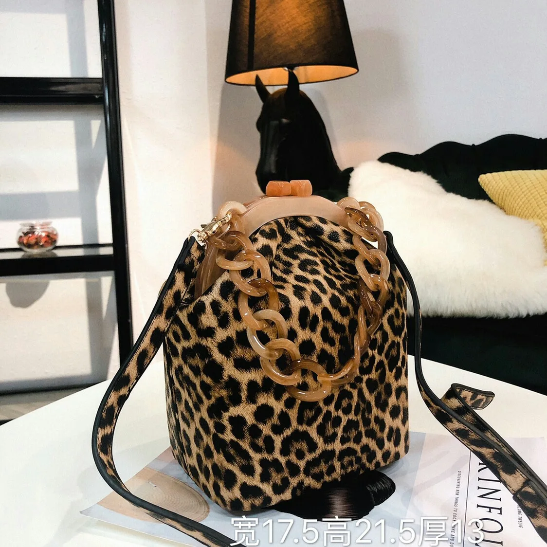 

Luxury Acrylic Chain Leopard Clip Bags for Women Chain Crossbody Bags for Women Evening Clutch Purse Lady Handbag Bolso Femenino
